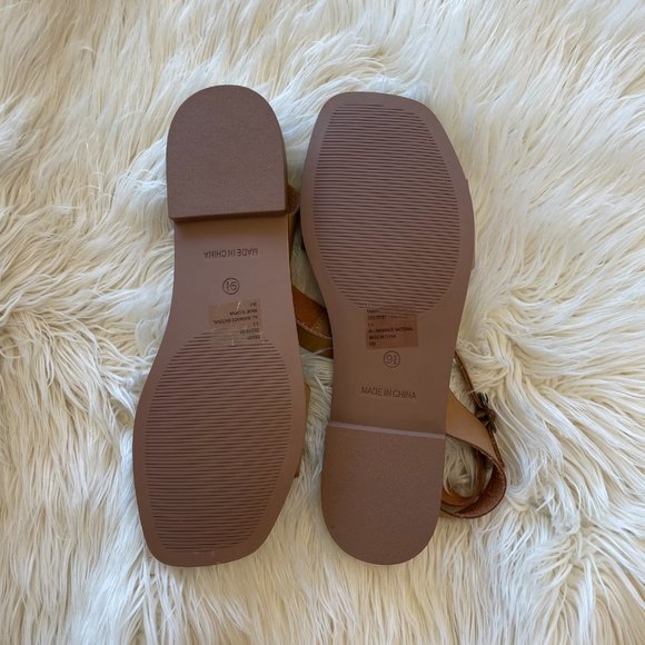 Steve Madden Deedy Flat Sandal in Tan - Picture 8 of 10